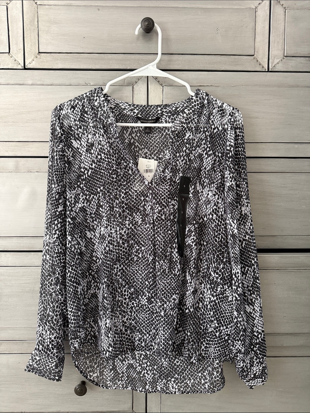 Banana Republic Black & White Snake-Print V-Neck Blouse
